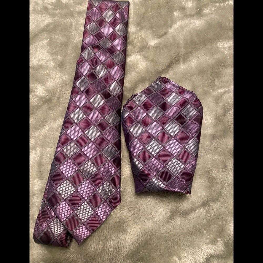 Men’s neck tie, and hankey